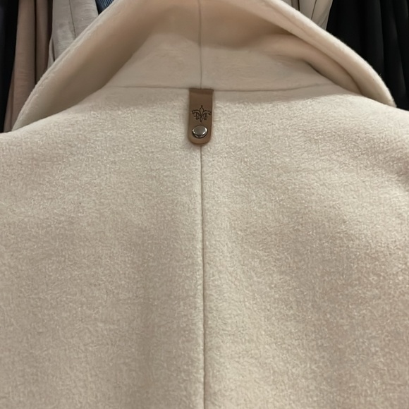 Mackage off white jacket with black leather details. Only worn a few times - Picture 7 of 7